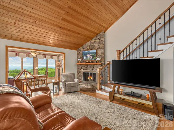 503 Fleetwood Plz, Hendersonville, NC 28739