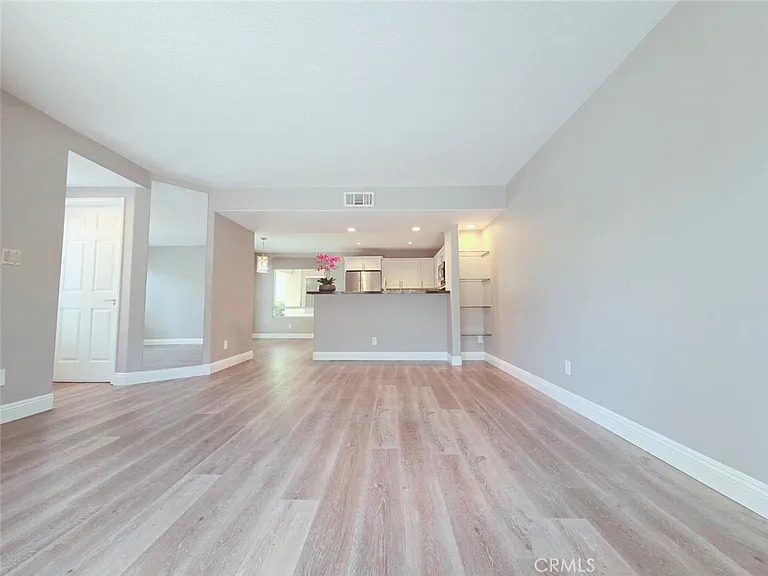 1154 N Sycamore Ave #7 — Photo 2