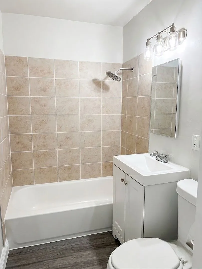 2 bed, 1.0 bath, 800 sqft, $2,061 — Photo 4