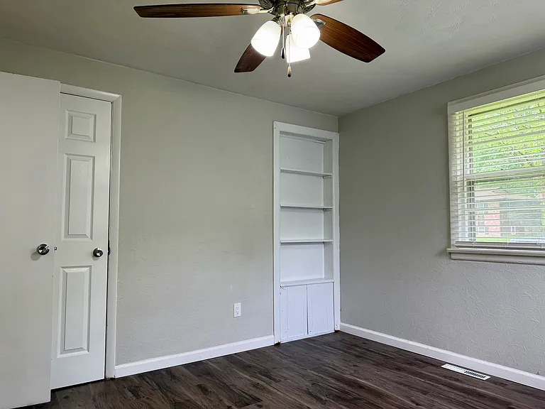 1156 Royal Dr — Photo 10