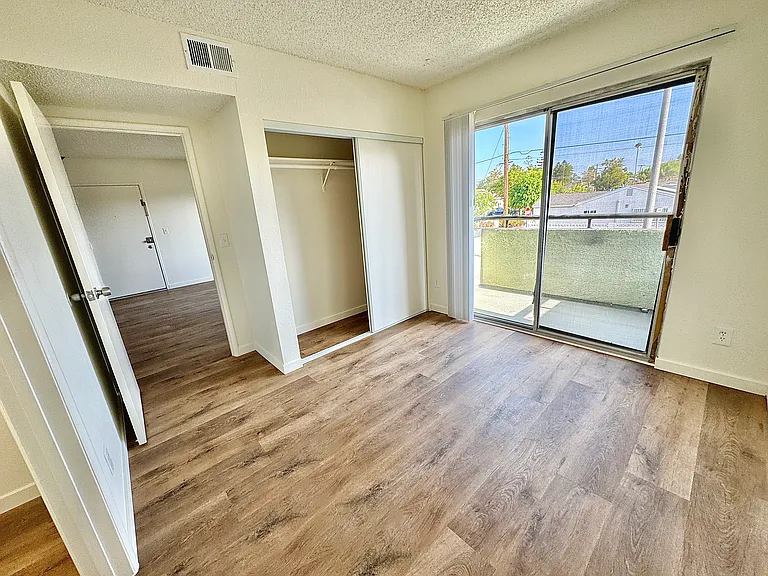 11058 Cantlay St #1 — Photo 8