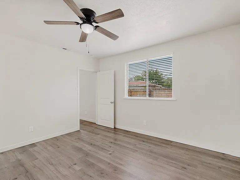 1846 Henry Cir SW — Photo 33