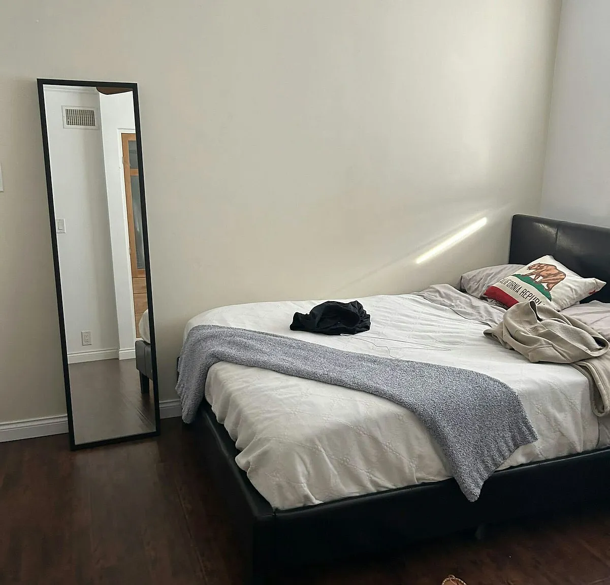 1053 Presidio Dr, Unit N/A — Photo 3