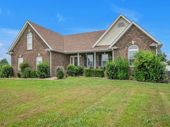 1055 Mead Dr, Ashland City, TN 37015
