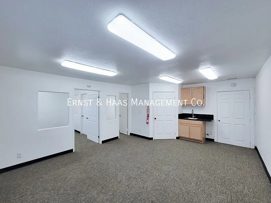 Full-Service Office in Prime Long Beach! — Photo 3