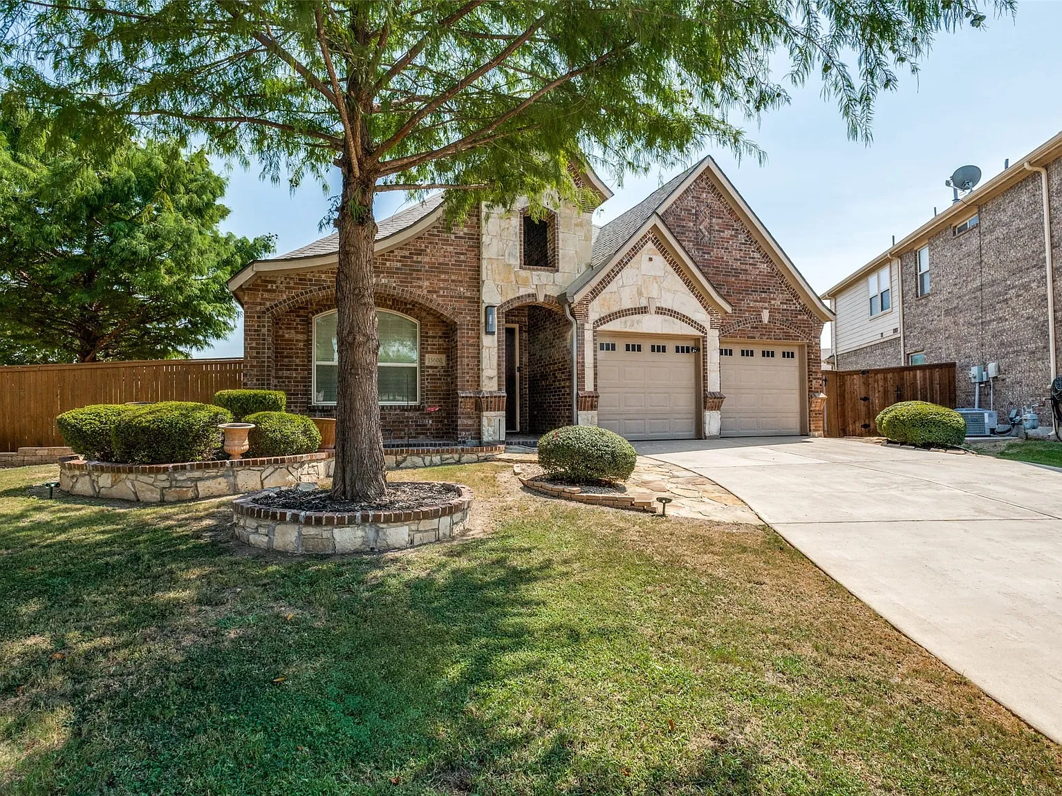 3 bed, 2.0 bath, 2188 sqft, $2,850 — Photo 2
