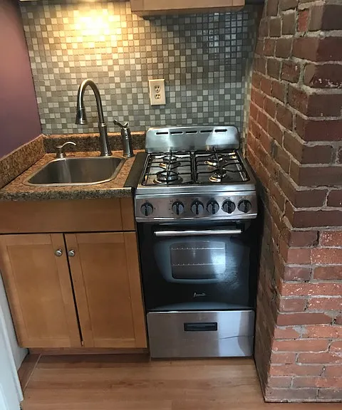18 Cottage St — Photo 3