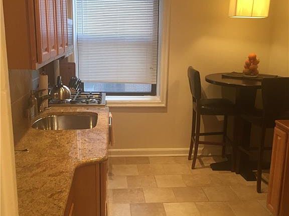 4th image of 222 Larchmont Acre #2D