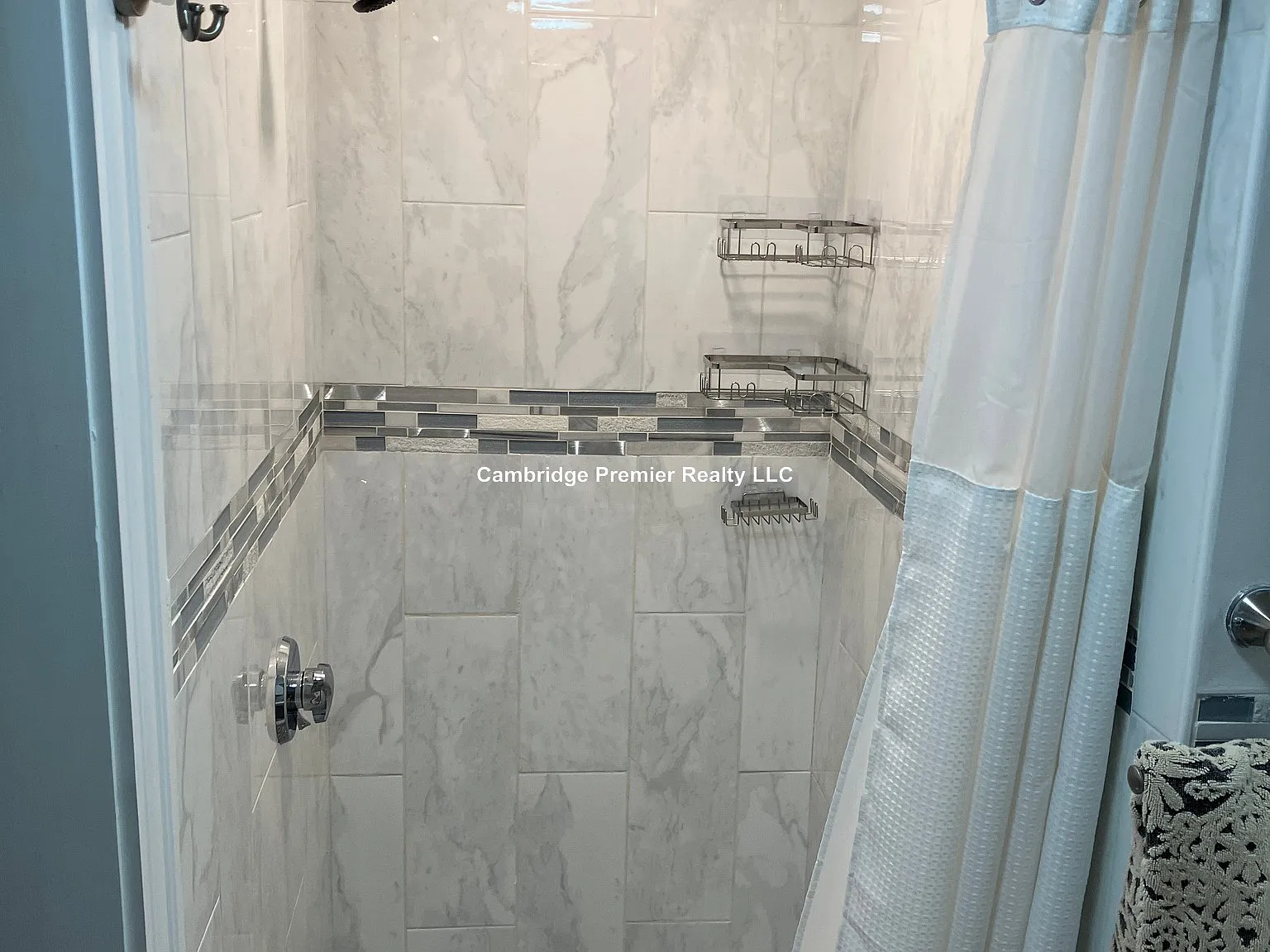 4 bed, 2.0 bath, $4,250 — Photo 4
