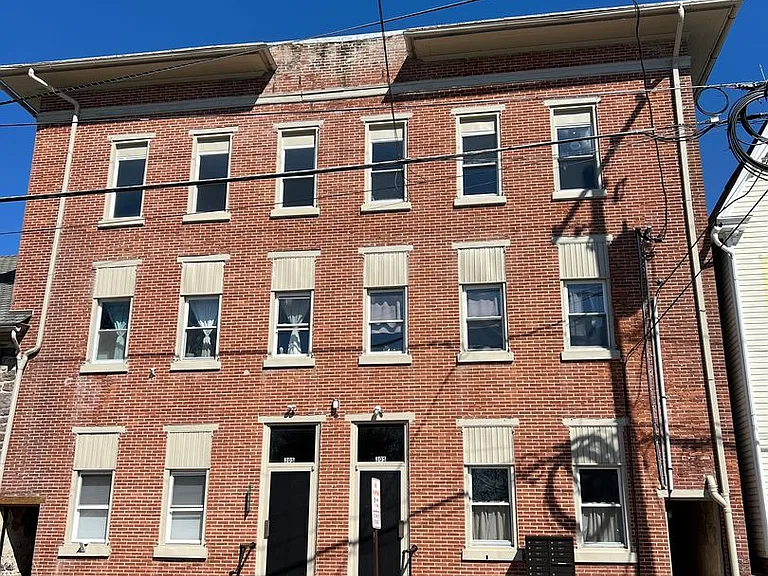 307 Main St — Photo 3