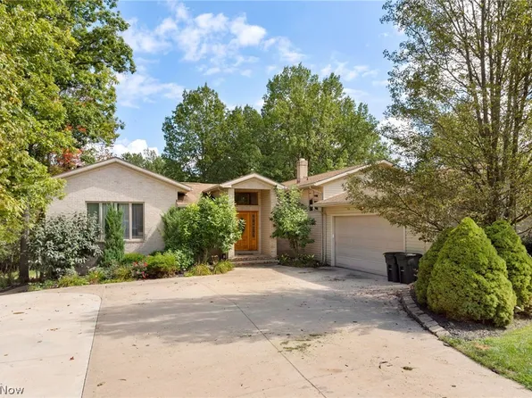 9445 Barr Rd, Brecksville, OH 44141