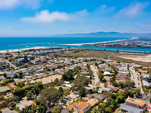 8515 Falmouth Ave APT 206, Playa Del Rey, CA 90293