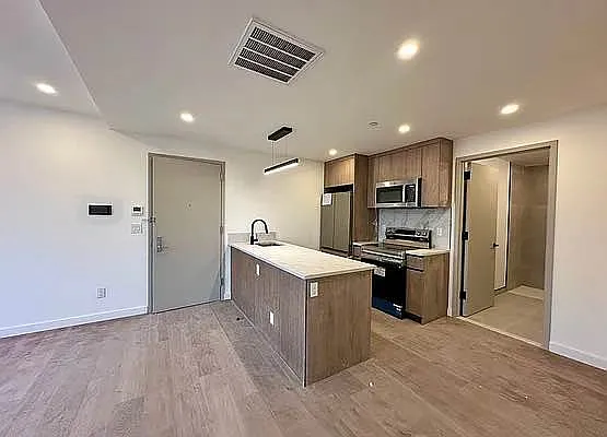 Building Photo - 321 Franklin Ave #3A