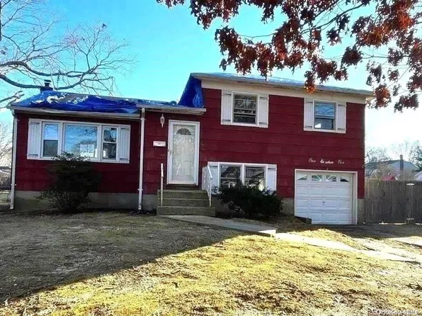 101 Weaver Road, Sayville, NY 11782