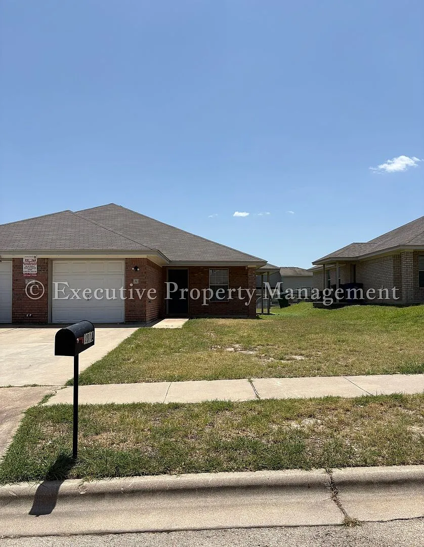208 Janelle Drive — Photo 1