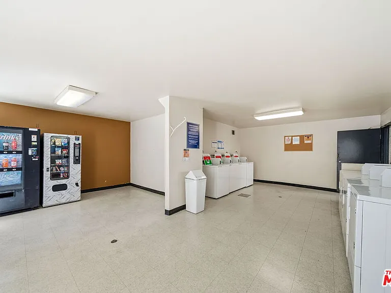 5530 Owensmouth Ave #133 — Photo 19