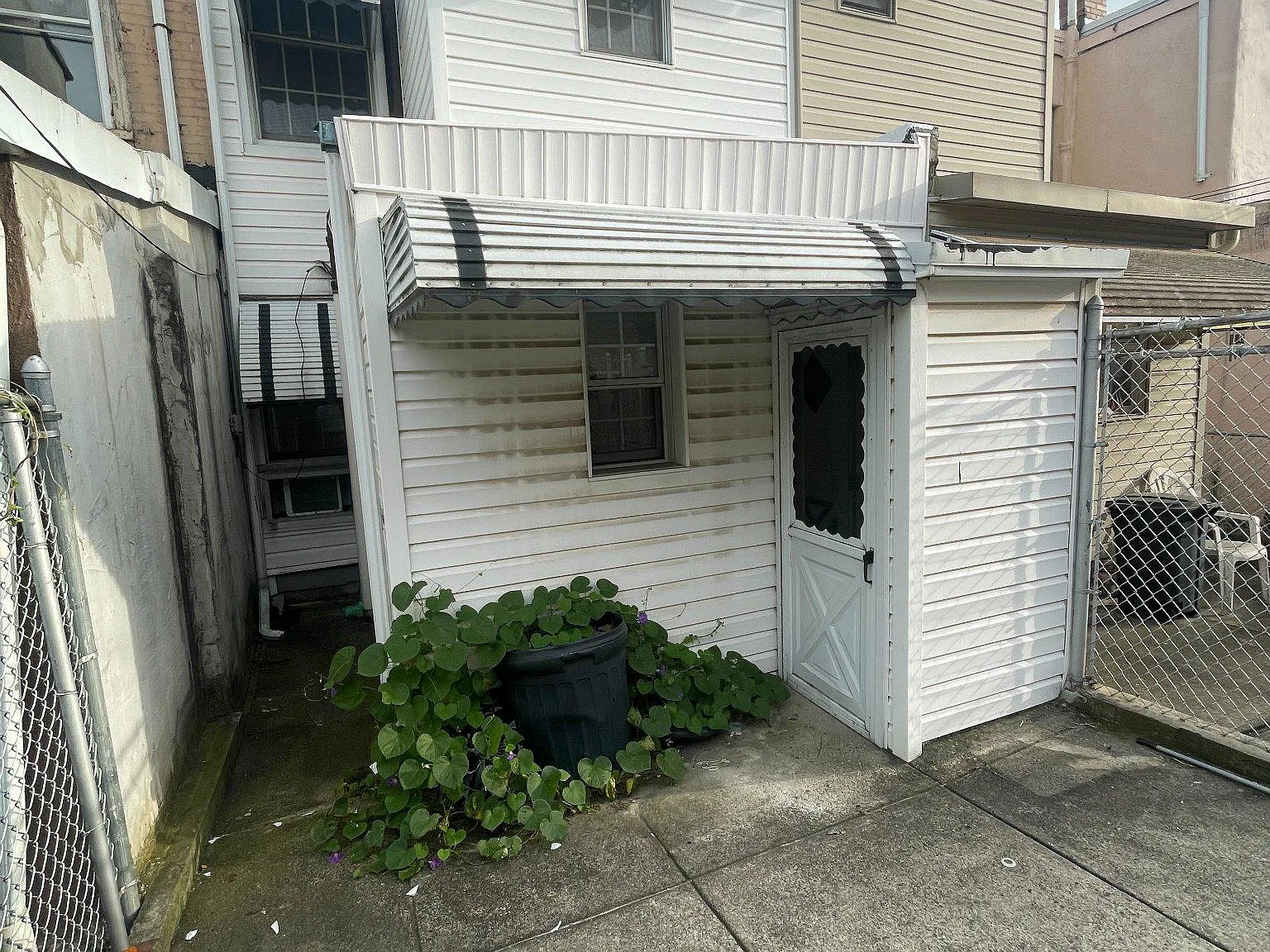 2 bed, 1.0 bath, 756 sqft, $1,300 — Photo 3