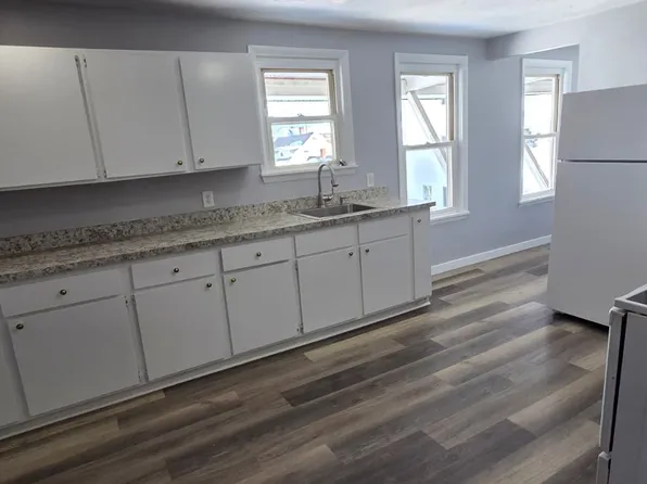 29 Pleasant Pl, Leominster, MA