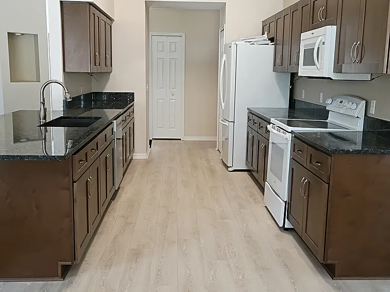 5 Villa Lago Ln — Photo 38