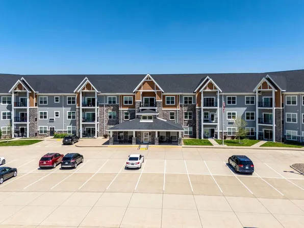 2592 Middle Rd #122, Bettendorf, IA 52722