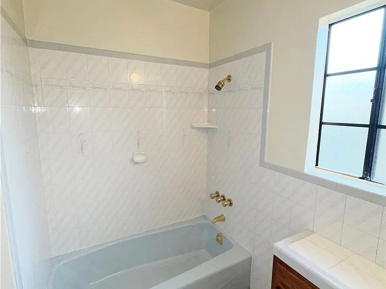 1050 Mayflower Ave — Photo 8