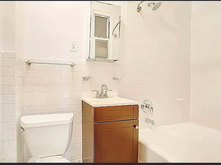 1606 1st Ave #5B — Photo 3