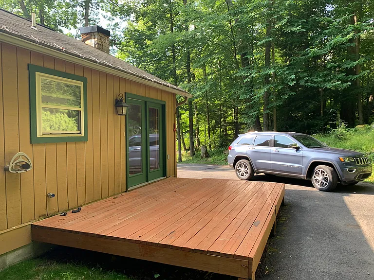 1275 Foster Rd — Photo 3