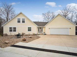 2279 Dakota Dr, Pella, IA