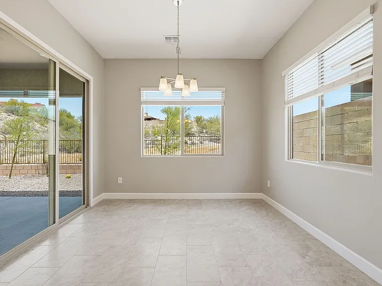 293 E Jasper Ct — Photo 15