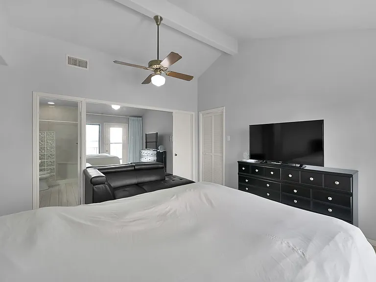 35 Lakeview Vlg — Photo 20