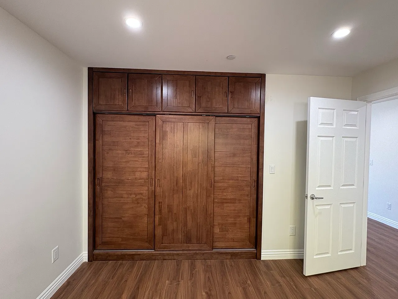 2 bed, 1040 sqft, $3,500 — Photo 1