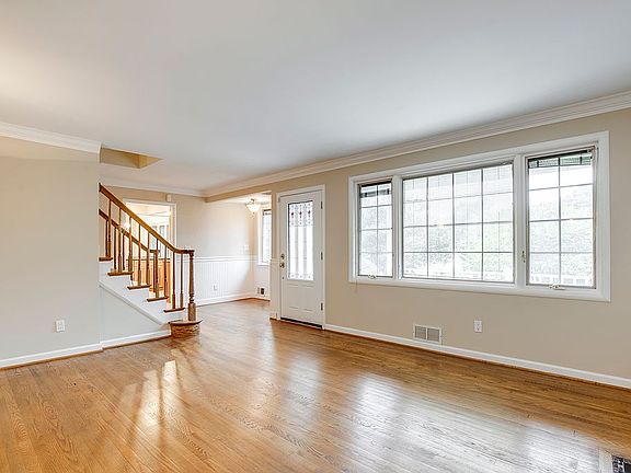 4th image of 3321 Slade Run Dr