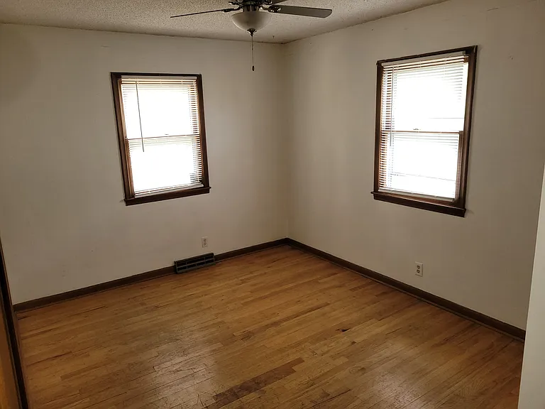 2139 N William Ave — Photo 6