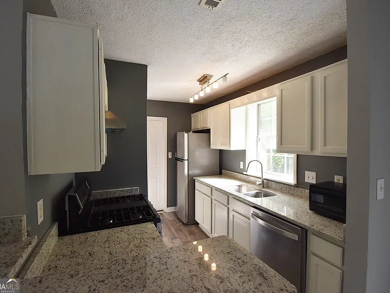 700 S Fairfield Dr — Photo 9