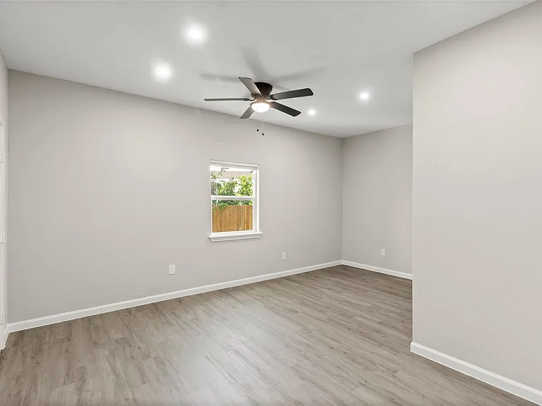 8402 Bassett St — Photo 9