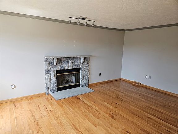 5th image of 182 Markwood Dr