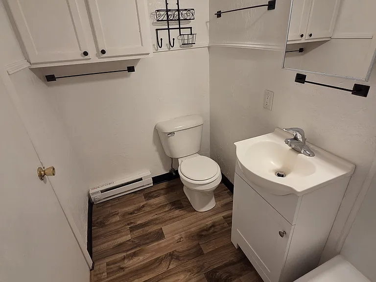 130 Karen St #4 — Photo 8