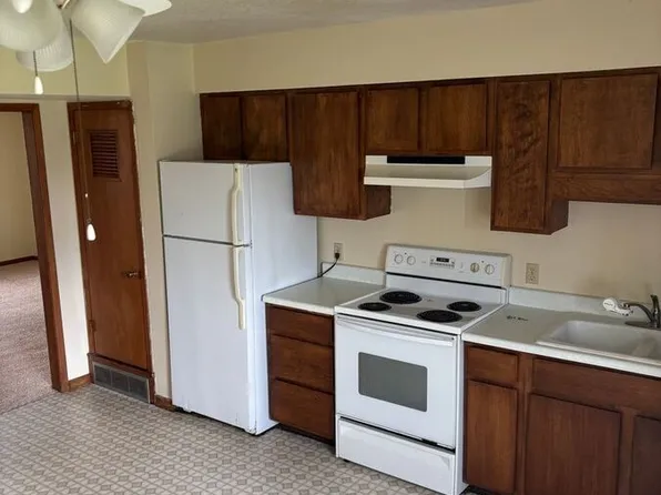 315 3rd St NW #A, State Center, IA 50247