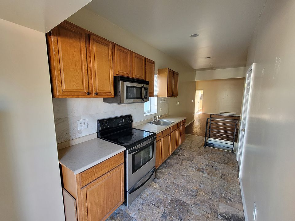 1st image of 537 Washington Ave Floor 3