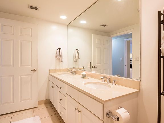3rd image of 2000 N Bayshore Dr APT 423