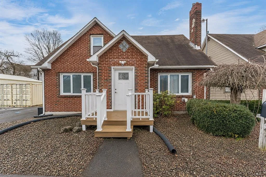 Vestal Pkwy W, Apalachin — Photo 1