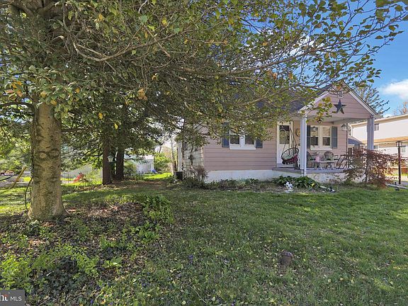 4th image of 3810 Humpton Rd
