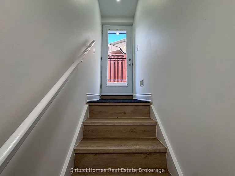 78 Starhill Cres — Photo 22