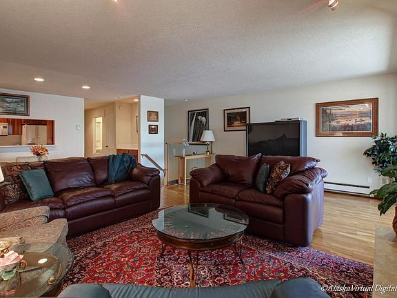 5th image of 333 M St APT 204