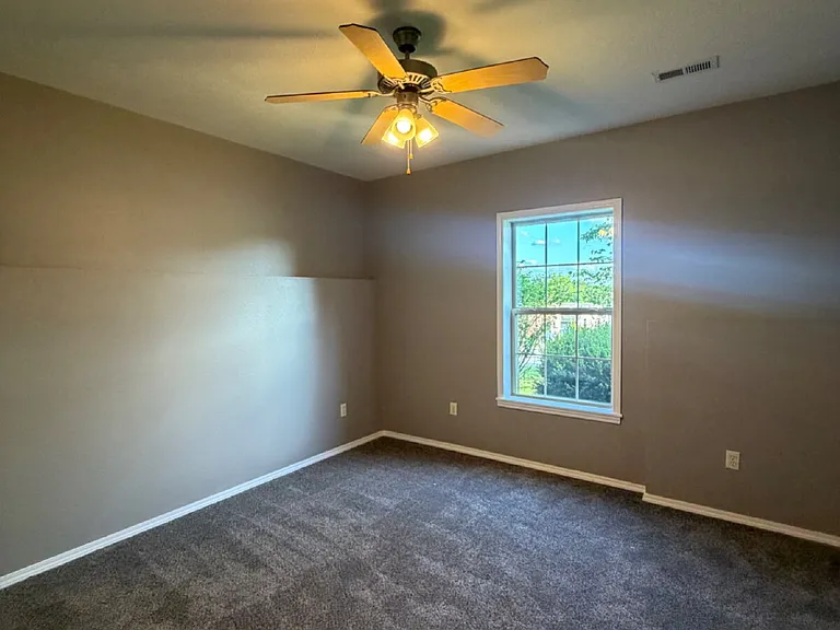 260 Roundhill Rd — Photo 28