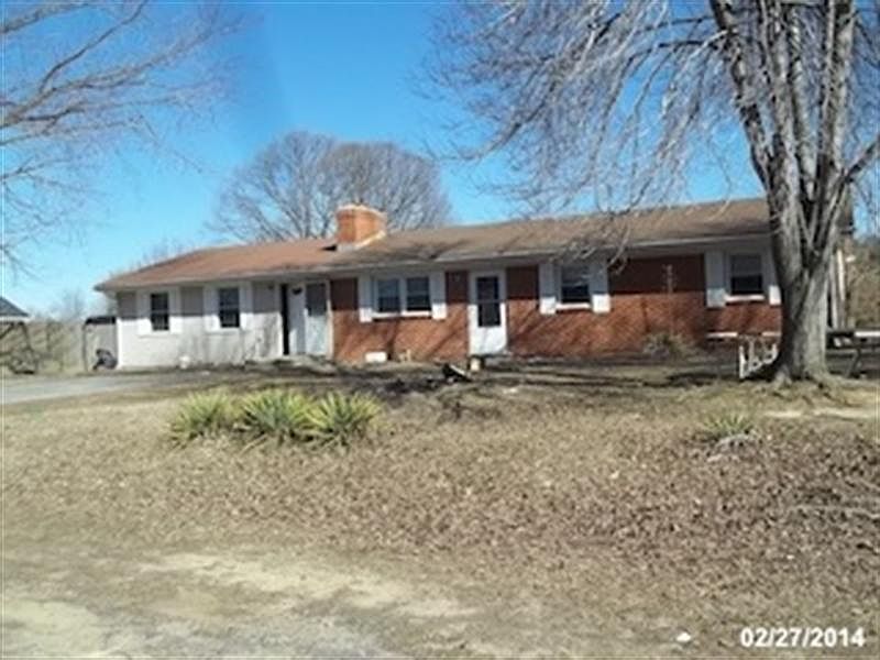 1st image of 415 Lakeview Dr