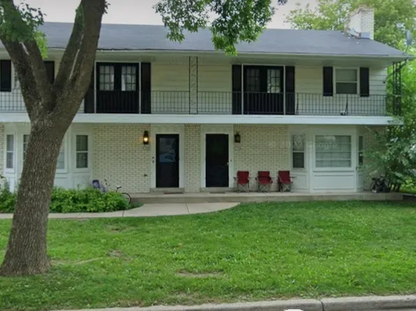 1104 N 118th St, Wauwatosa, WI 53226