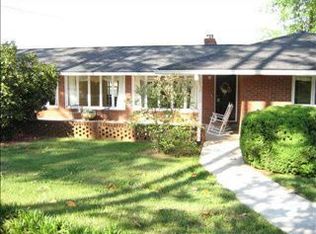 454 Lakeview Heights Cir, Cornelia, GA 30531
