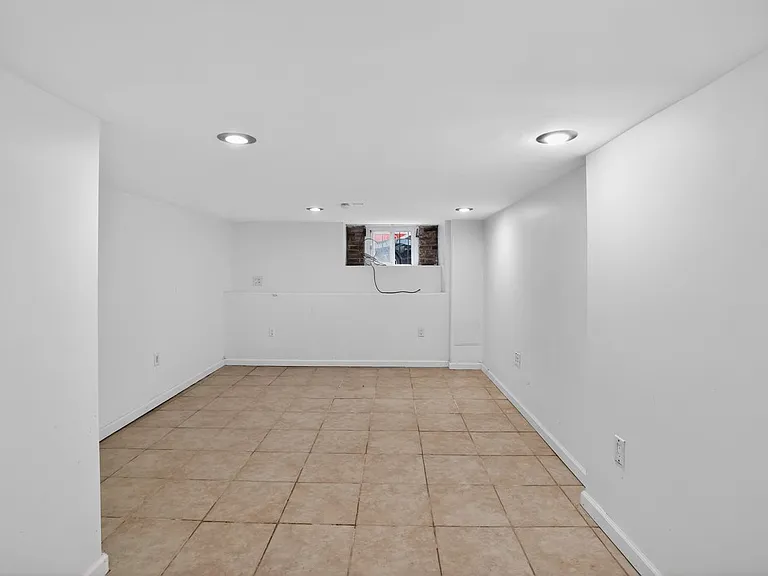 1302 N Dover St — Photo 6