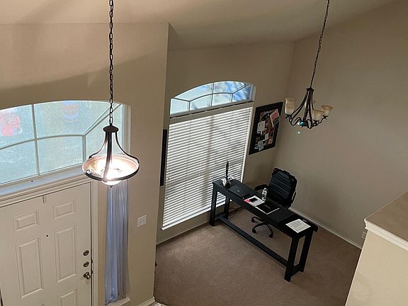Entryway/foyer